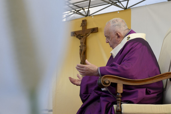 Papež Frančišek molil za prizadete v poplavah v Španiji